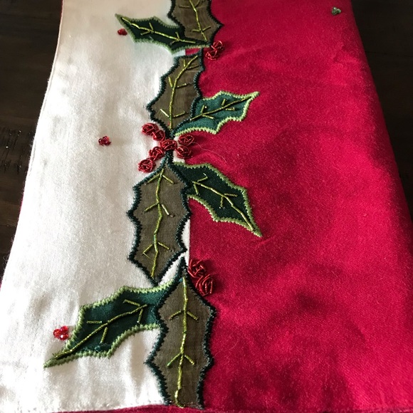 Holiday Table Runner - Picture 2 of 4